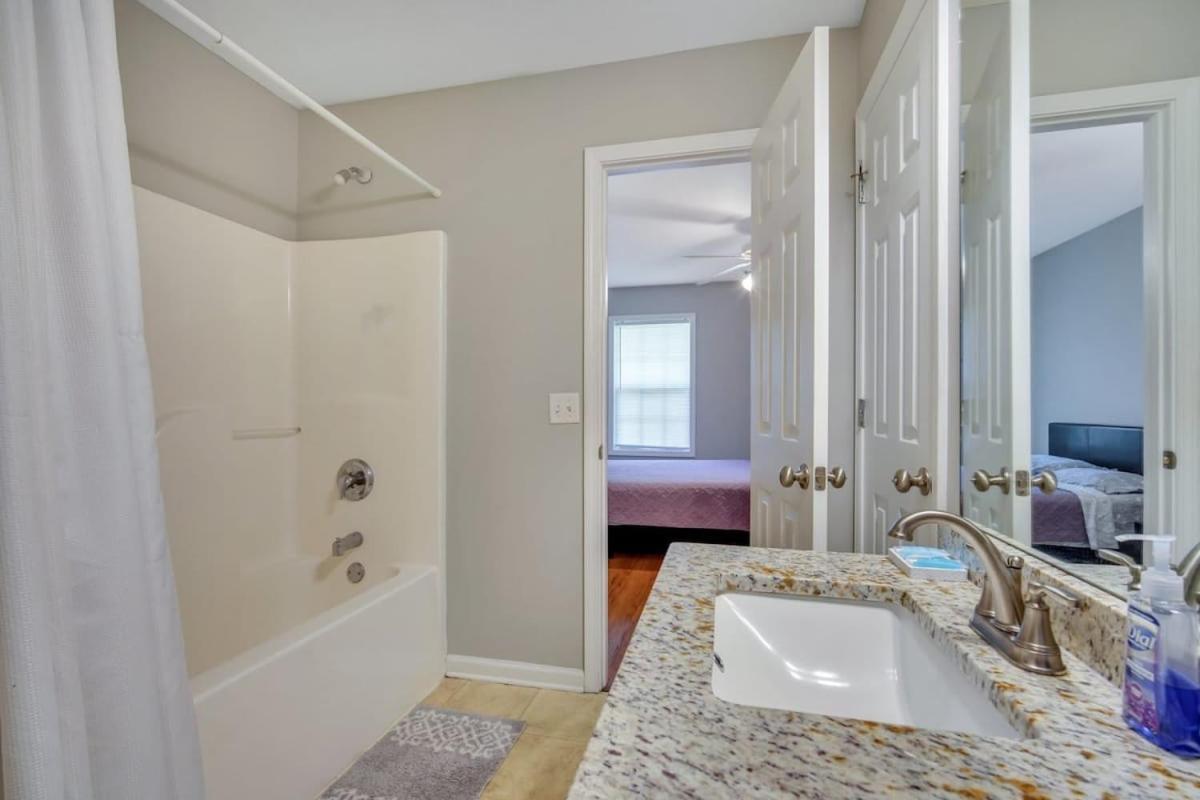 Charming Gray Home- 5 Mins From Gsu! Стейтсборо Экстерьер фото