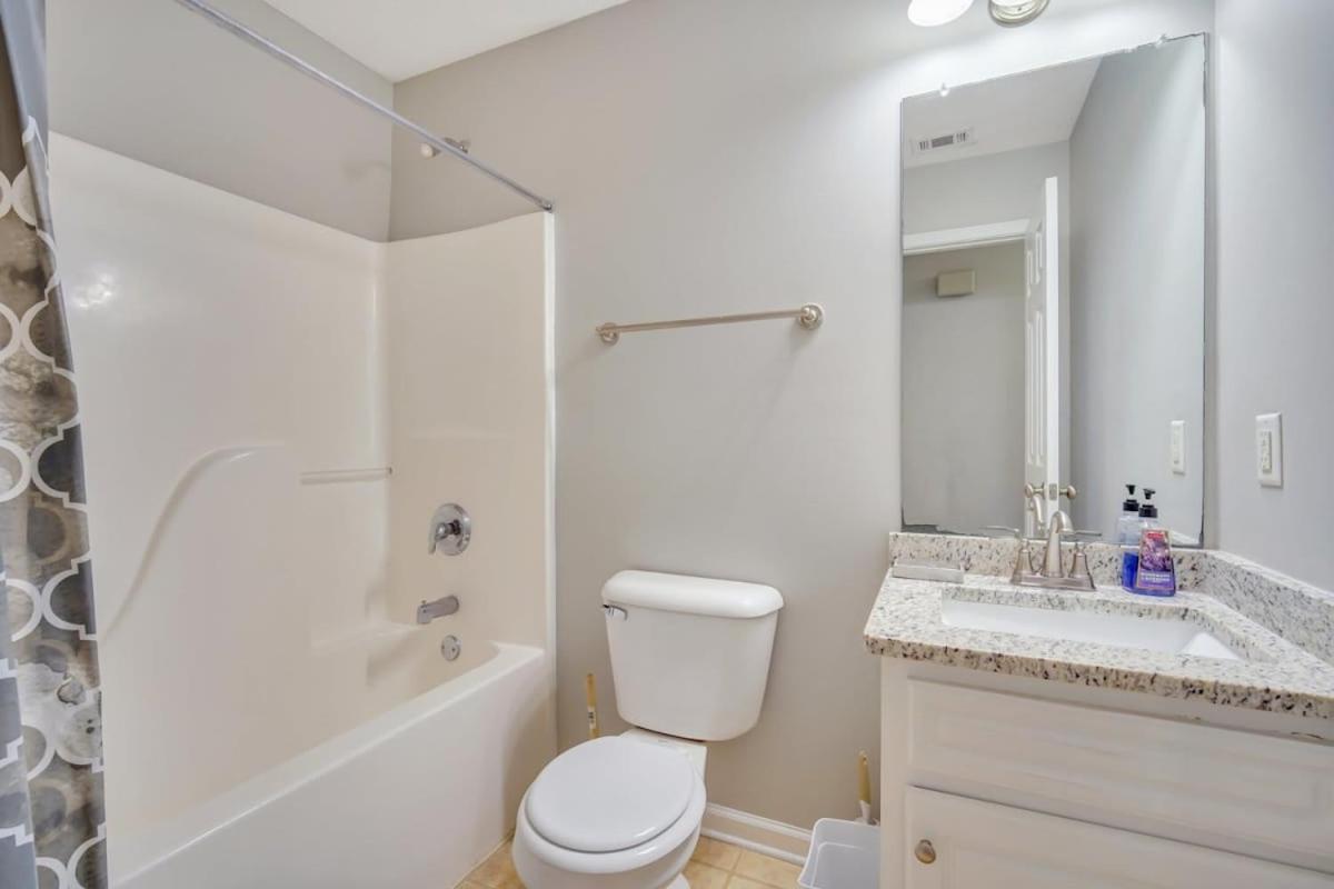 Charming Gray Home- 5 Mins From Gsu! Стейтсборо Экстерьер фото
