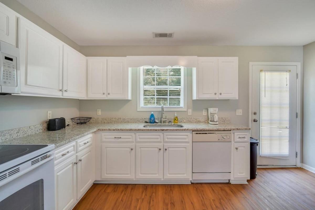 Charming Gray Home- 5 Mins From Gsu! Стейтсборо Экстерьер фото