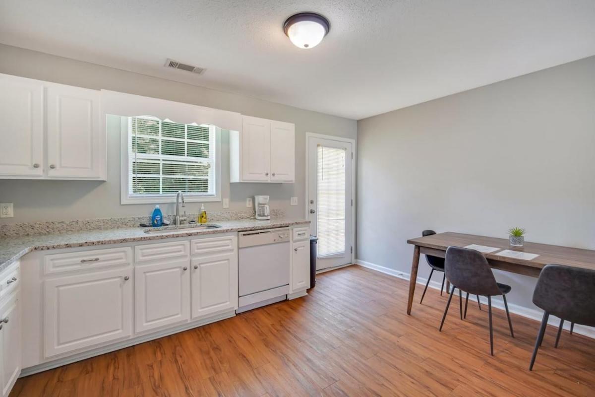 Charming Gray Home- 5 Mins From Gsu! Стейтсборо Экстерьер фото
