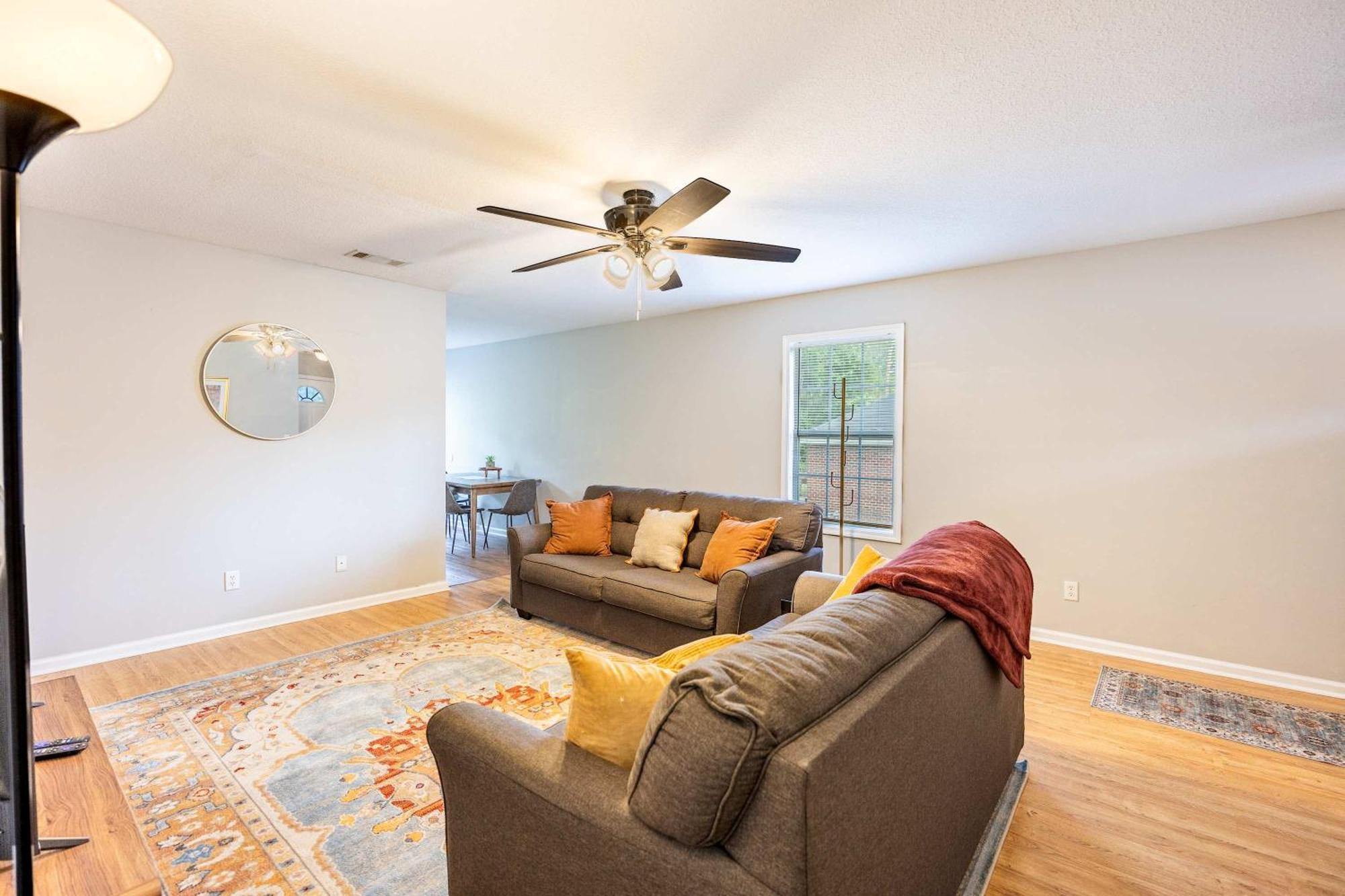 Charming Gray Home- 5 Mins From Gsu! Стейтсборо Экстерьер фото