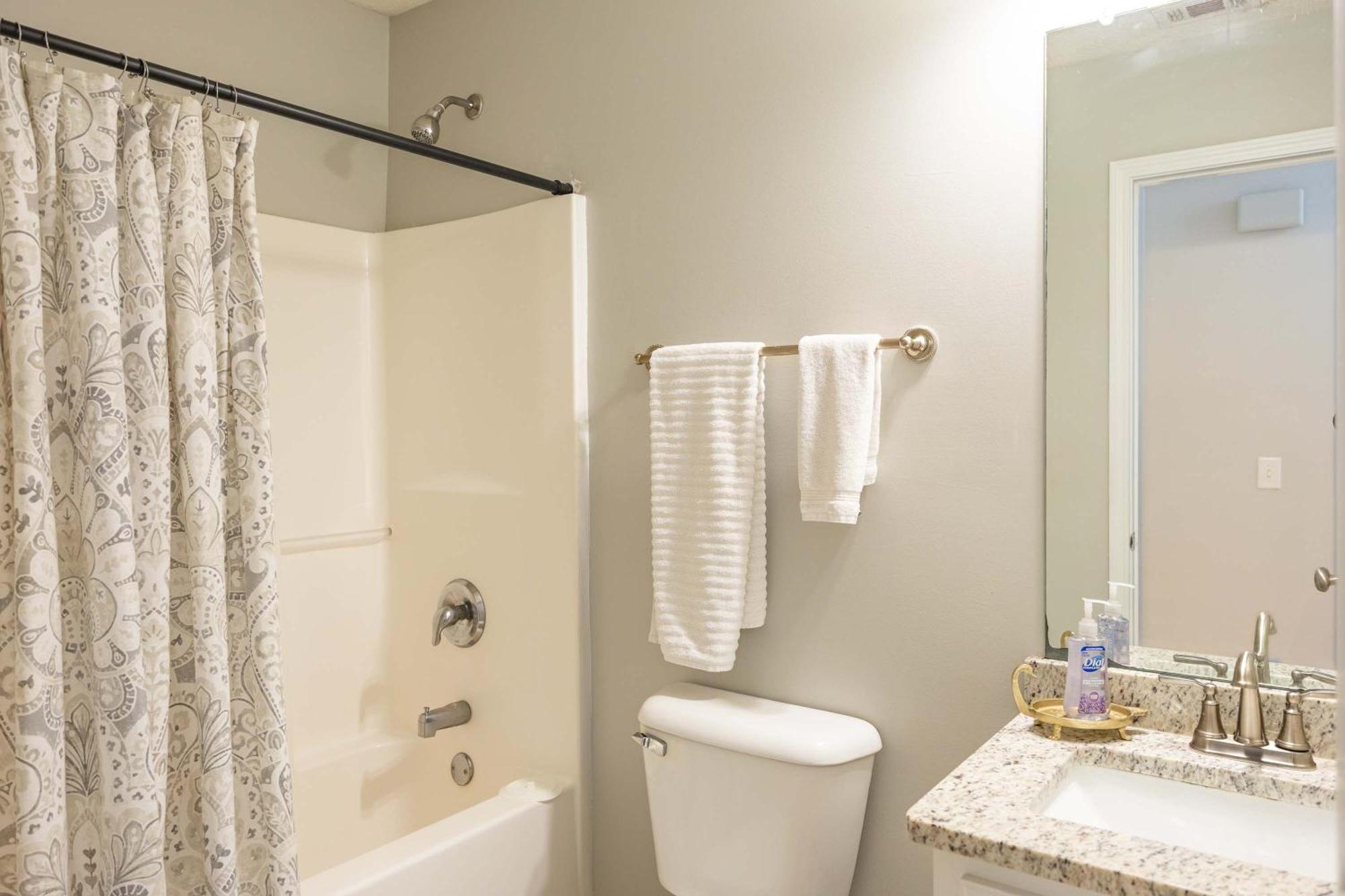 Charming Gray Home- 5 Mins From Gsu! Стейтсборо Экстерьер фото