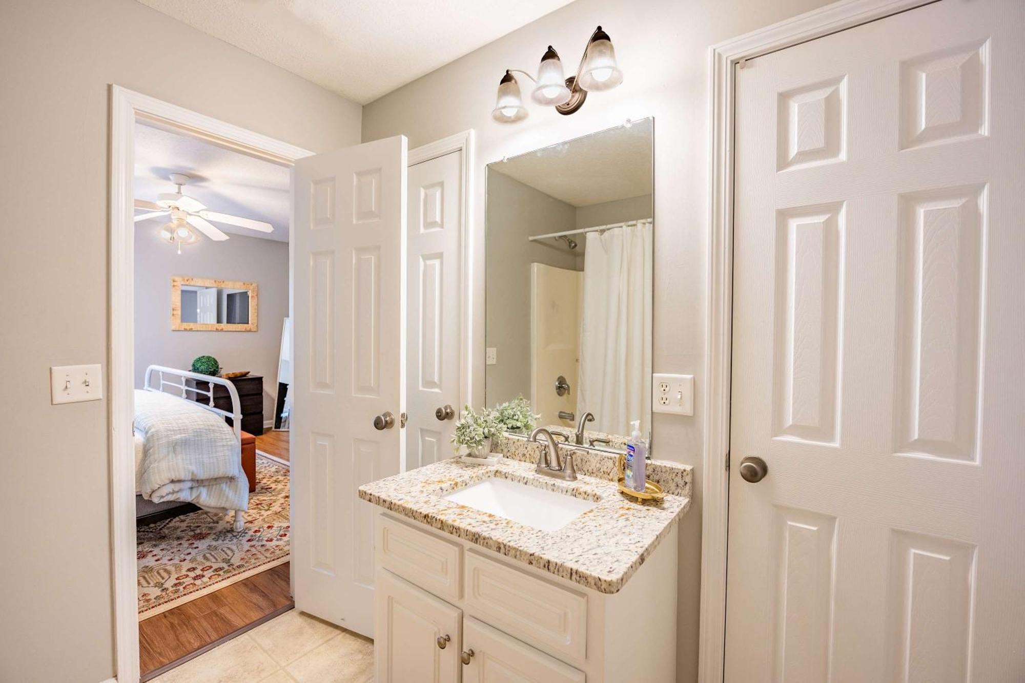 Charming Gray Home- 5 Mins From Gsu! Стейтсборо Экстерьер фото