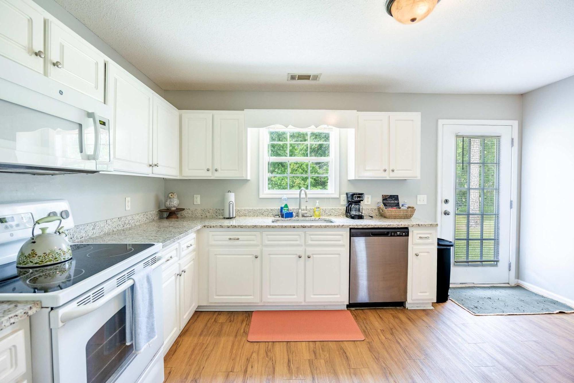 Charming Gray Home- 5 Mins From Gsu! Стейтсборо Экстерьер фото