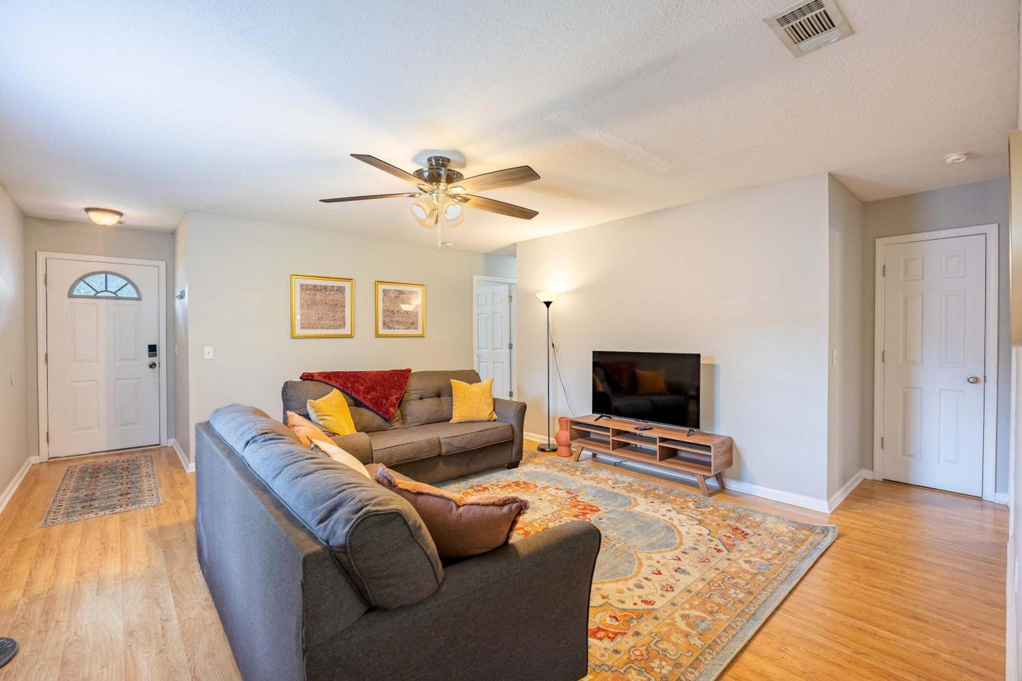 Charming Gray Home- 5 Mins From Gsu! Стейтсборо Экстерьер фото