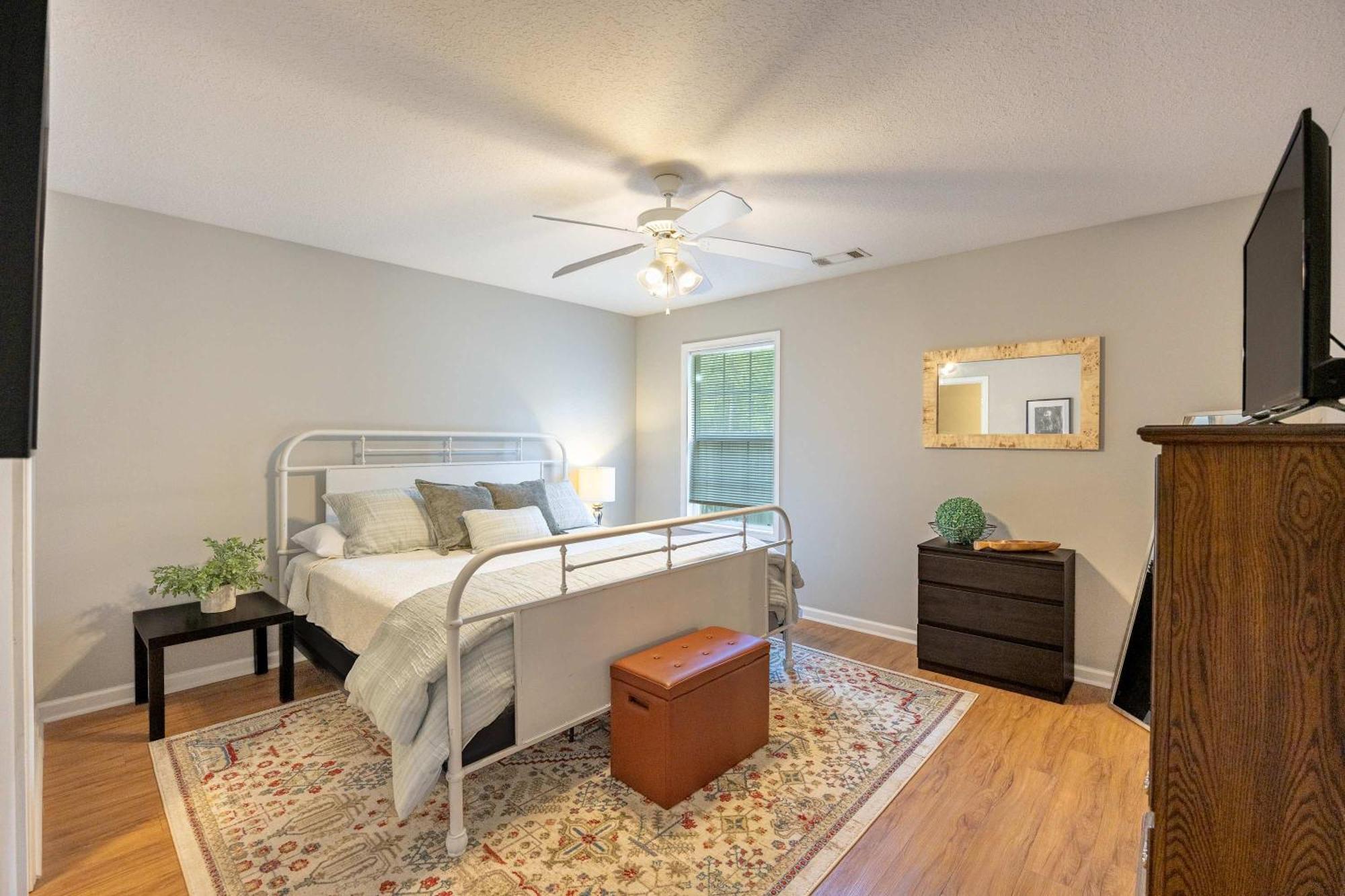 Charming Gray Home- 5 Mins From Gsu! Стейтсборо Экстерьер фото